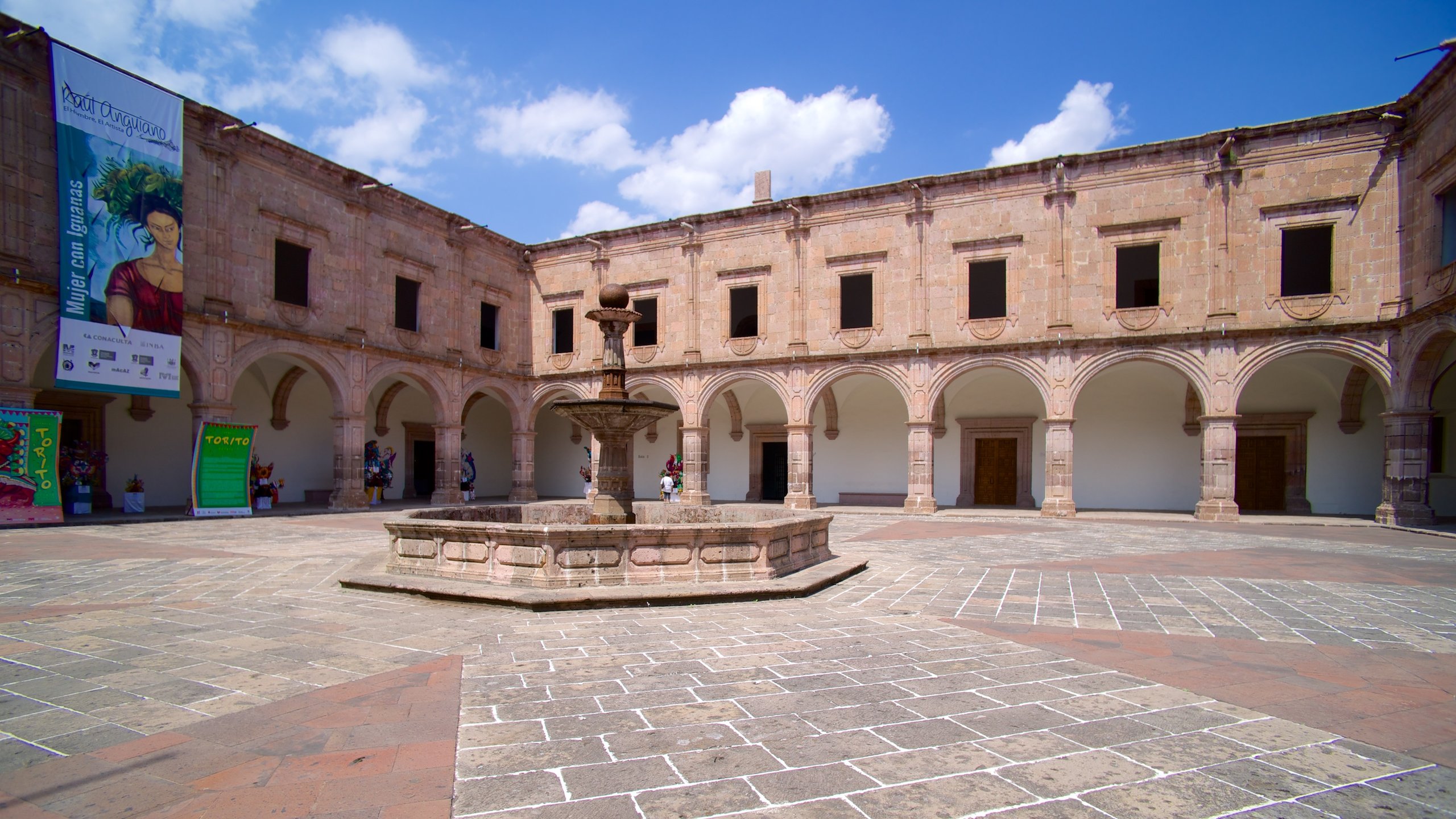 https://mdw-travel-data-us-east-1.s3.amazonaws.com/img/country/Mexico/Palacio-Clavijero/img_01.jpg