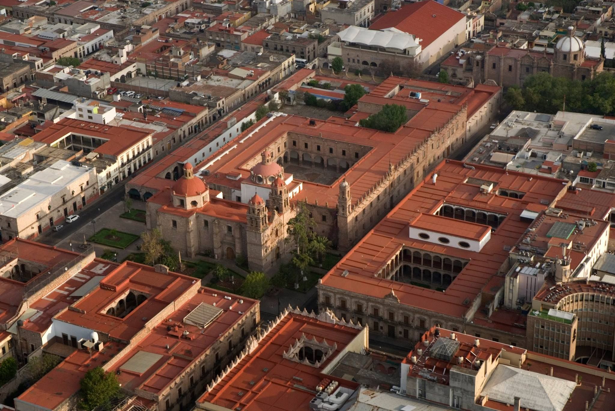 https://mdw-travel-data-us-east-1.s3.amazonaws.com/img/country/Mexico/Palacio-Clavijero/img_02.jpg