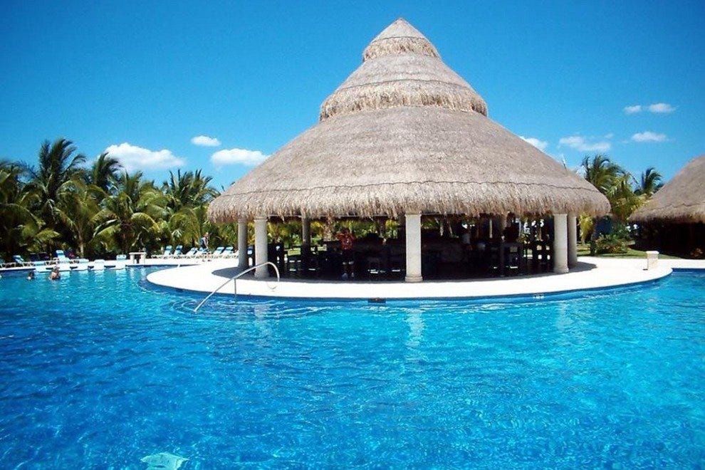 https://mdw-travel-data-us-east-1.s3.amazonaws.com/img/country/Mexico/Paradise-Beach-Cozumel/img_00.jpg