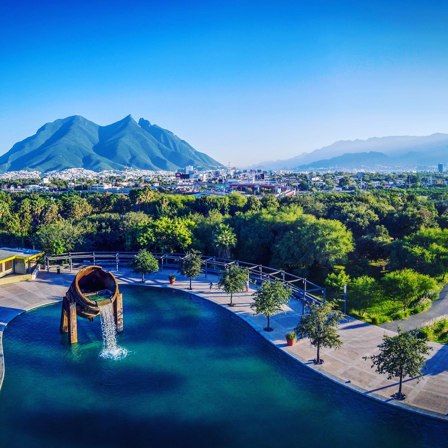 https://mdw-travel-data-us-east-1.s3.amazonaws.com/img/country/Mexico/Parque-Fundidora/img_00.jpg