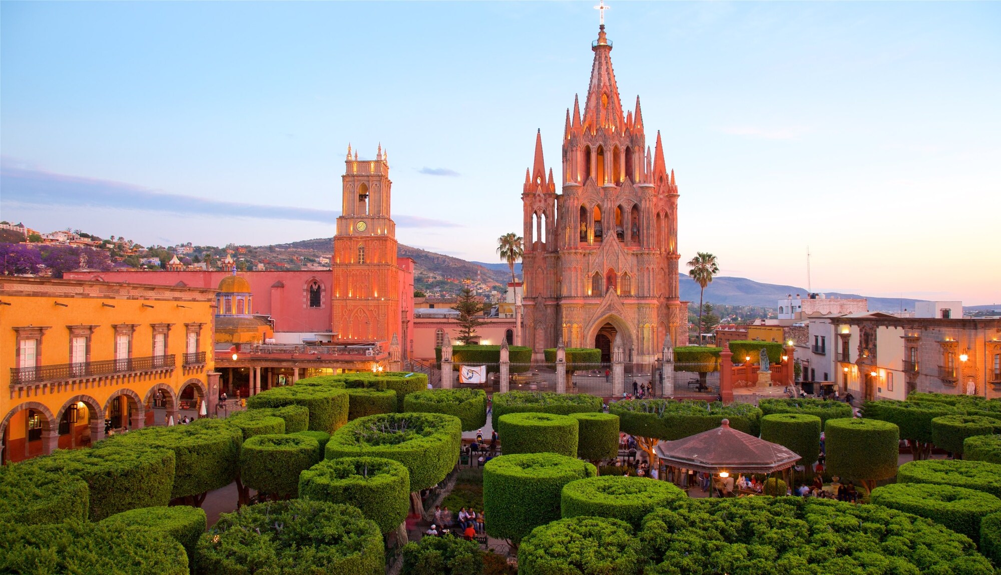 https://mdw-travel-data-us-east-1.s3.amazonaws.com/img/country/Mexico/Parroquia-de-San-Miguel-Arcangel/img_02.jpg