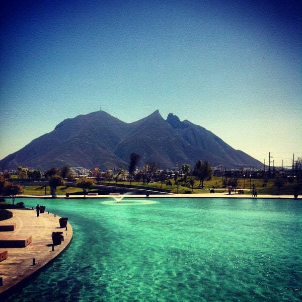 https://mdw-travel-data-us-east-1.s3.amazonaws.com/img/country/Mexico/Paseo-Santa-Lucia/img_03.jpg