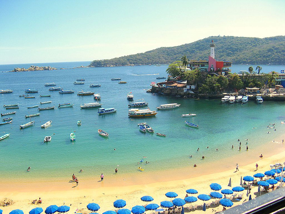 https://mdw-travel-data-us-east-1.s3.amazonaws.com/img/country/Mexico/Playa-Caleta-y-Caletilla/img_02.jpg