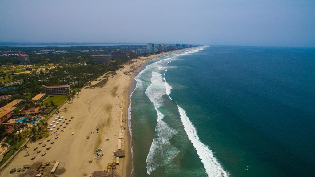 https://mdw-travel-data-us-east-1.s3.amazonaws.com/img/country/Mexico/Playa-Revolcadero/img_01.jpg