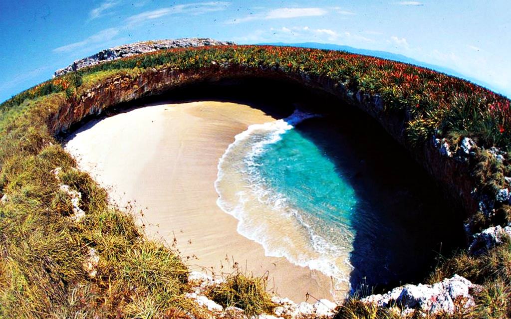 https://mdw-travel-data-us-east-1.s3.amazonaws.com/img/country/Mexico/Playa-del-Amor/img_03.jpg