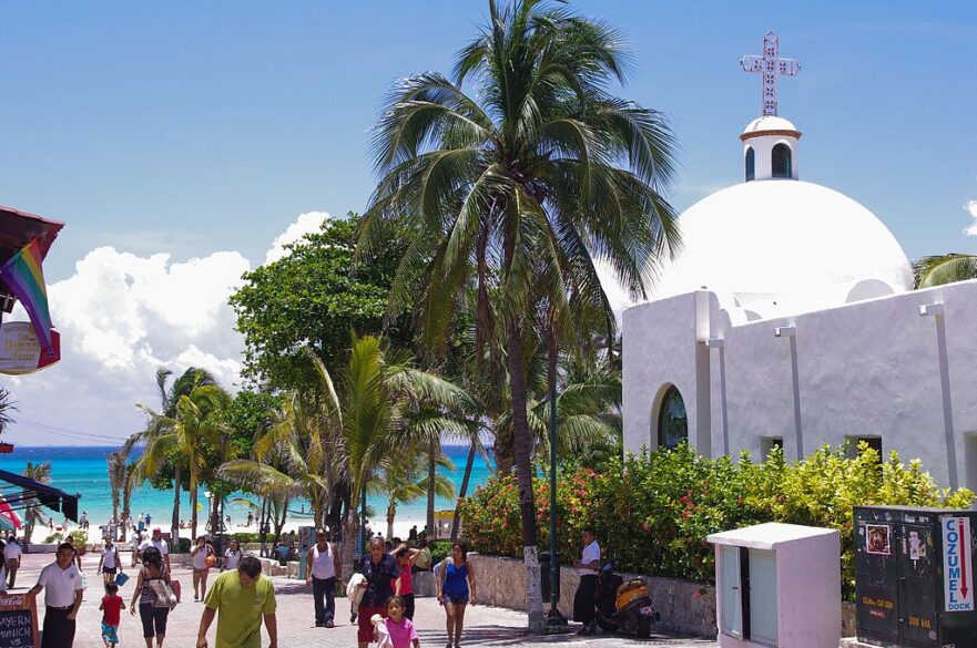 https://mdw-travel-data-us-east-1.s3.amazonaws.com/img/country/Mexico/Playa-del-Carmen/img_02.jpg