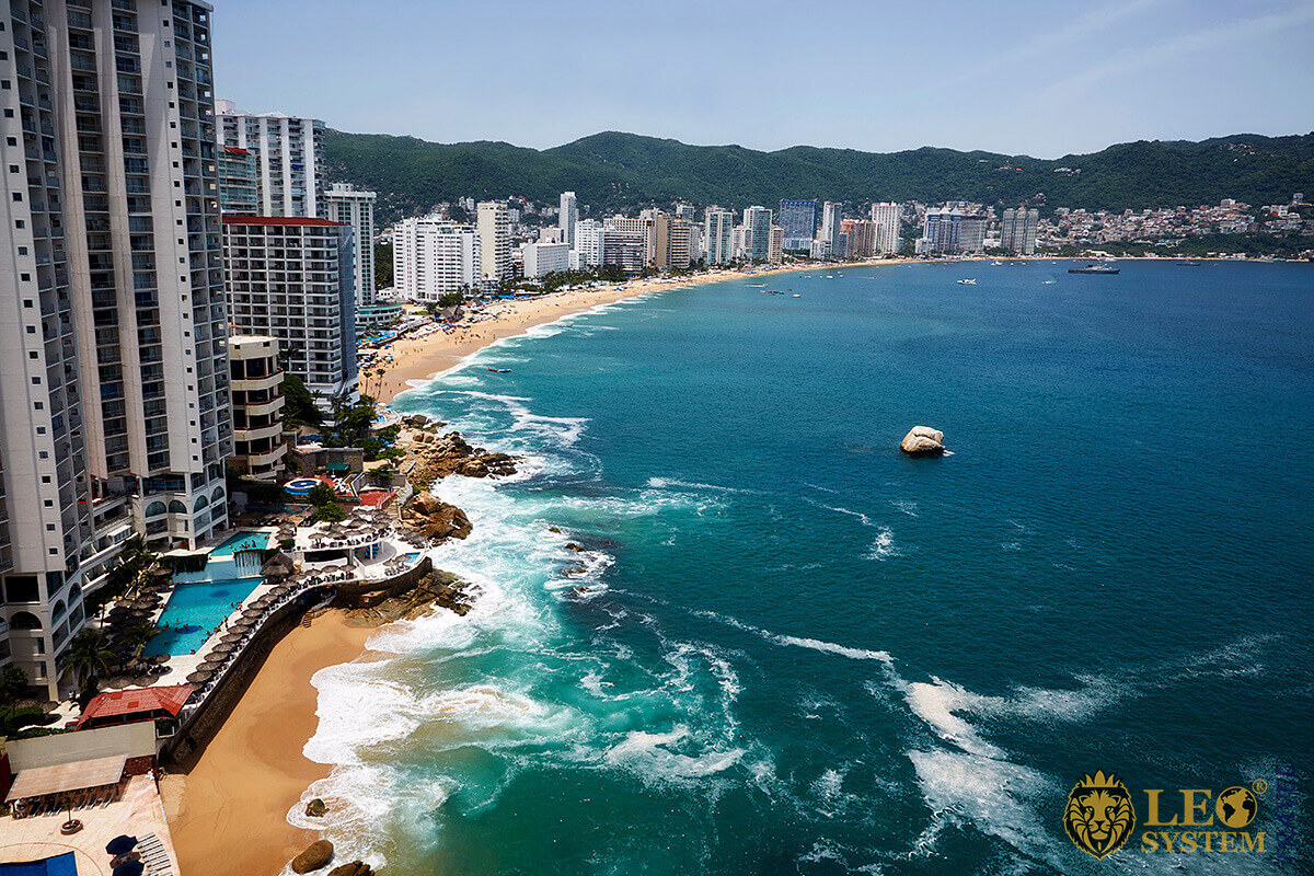 https://mdw-travel-data-us-east-1.s3.amazonaws.com/img/country/Mexico/Playas-de-Acapulco/img_01.jpg