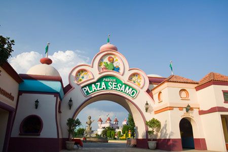 https://mdw-travel-data-us-east-1.s3.amazonaws.com/img/country/Mexico/Plaza-Sesamo/img_03.jpg