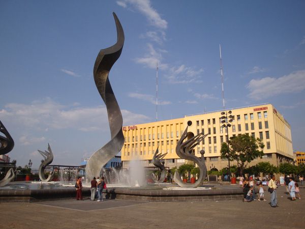 https://mdw-travel-data-us-east-1.s3.amazonaws.com/img/country/Mexico/Plaza-Tapatia/img_03.jpg