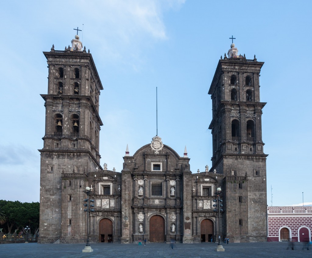 https://mdw-travel-data-us-east-1.s3.amazonaws.com/img/country/Mexico/Puebla-Cathedral/img_00.jpg