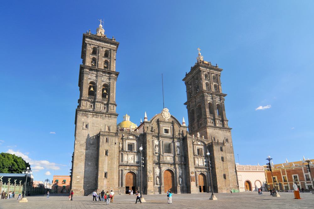 https://mdw-travel-data-us-east-1.s3.amazonaws.com/img/country/Mexico/Puebla-Cathedral/img_02.jpg