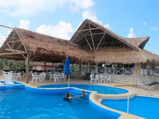 https://mdw-travel-data-us-east-1.s3.amazonaws.com/img/country/Mexico/Punta-Morena-Beach/img_01.jpg