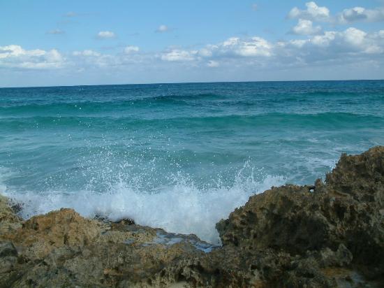 https://mdw-travel-data-us-east-1.s3.amazonaws.com/img/country/Mexico/Punta-Morena-Beach/img_03.jpg