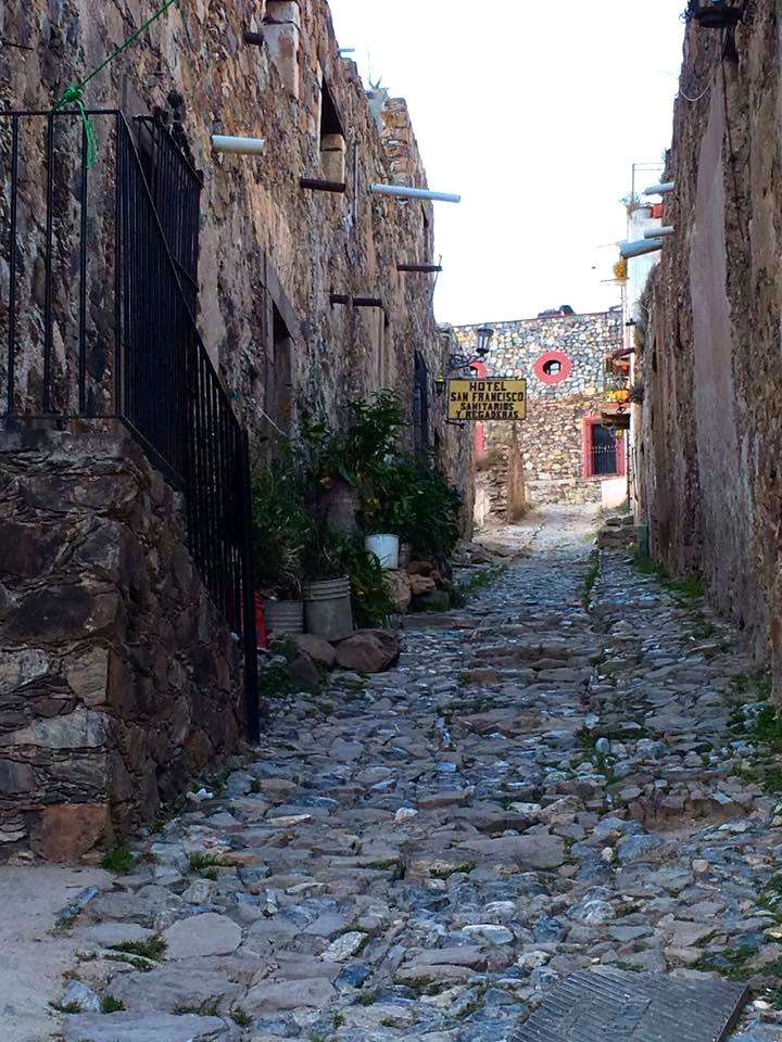 https://mdw-travel-data-us-east-1.s3.amazonaws.com/img/country/Mexico/Real-de-Catorce/img_01.jpg