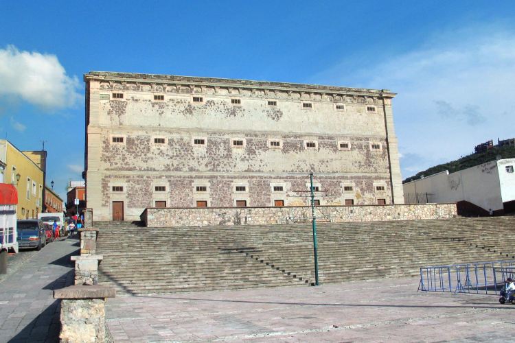 https://mdw-travel-data-us-east-1.s3.amazonaws.com/img/country/Mexico/Regional-Museum-of-Guanajuato-Alhondiga-de-Granaditas/img_03.jpg