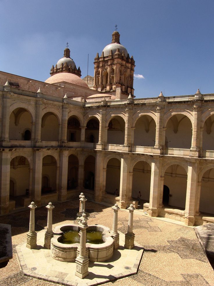 https://mdw-travel-data-us-east-1.s3.amazonaws.com/img/country/Mexico/Regional-Museum-of-Oaxaca-ex-Convent-of-Santo-Domingo/img_02.jpg