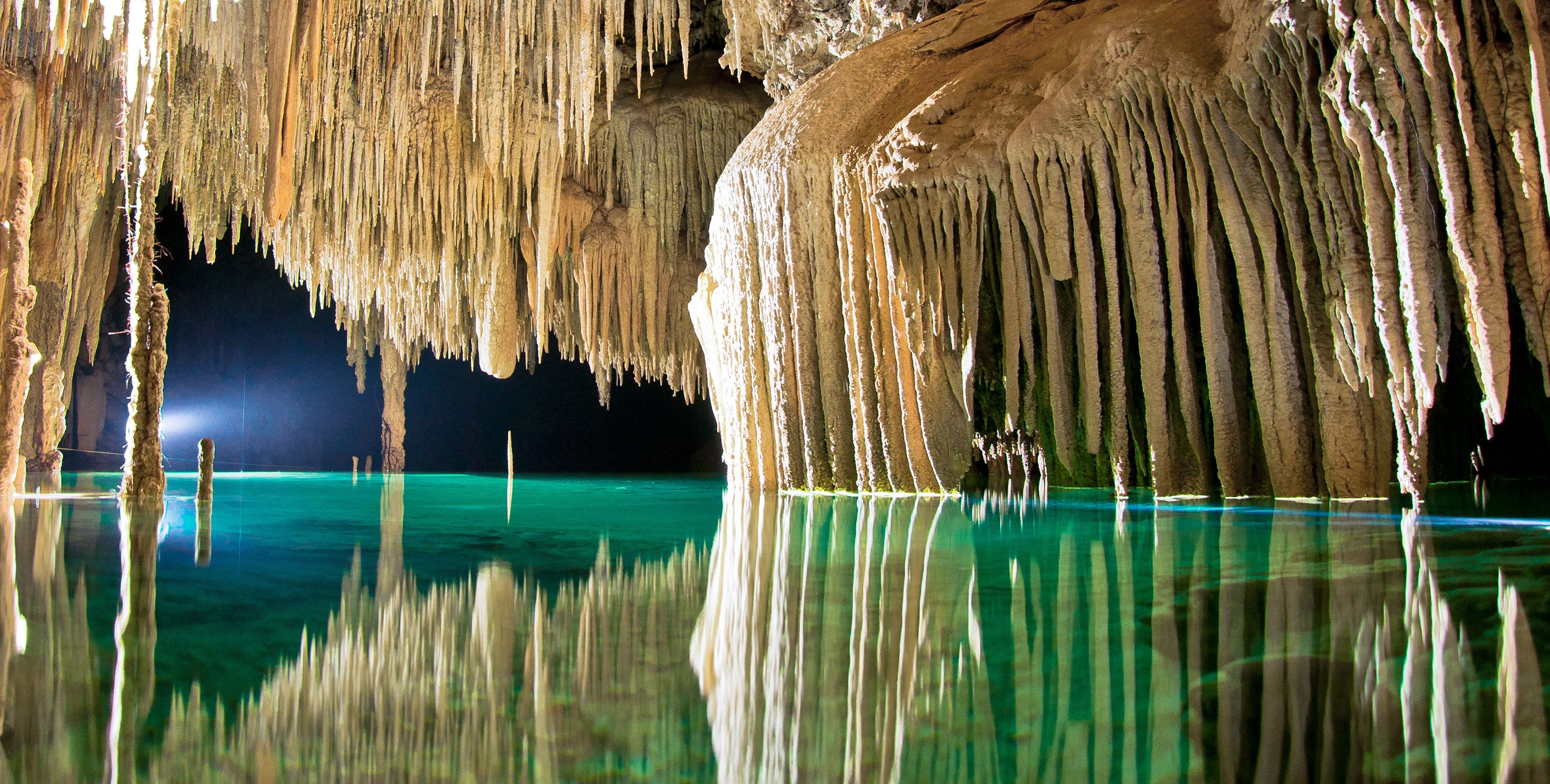 https://mdw-travel-data-us-east-1.s3.amazonaws.com/img/country/Mexico/Rio-Secreto/img_01.jpg