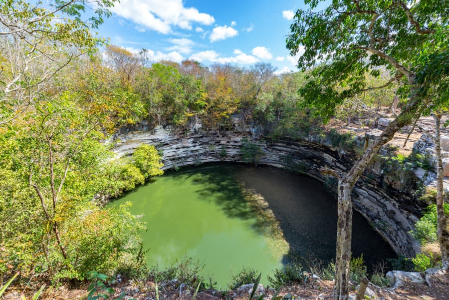 https://mdw-travel-data-us-east-1.s3.amazonaws.com/img/country/Mexico/Sacred-Cenote/img_00.jpg