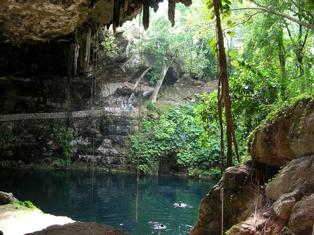 https://mdw-travel-data-us-east-1.s3.amazonaws.com/img/country/Mexico/Sacred-Cenote/img_02.jpg
