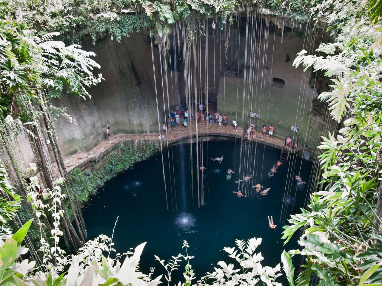 https://mdw-travel-data-us-east-1.s3.amazonaws.com/img/country/Mexico/Sacred-Cenote/img_03.jpg