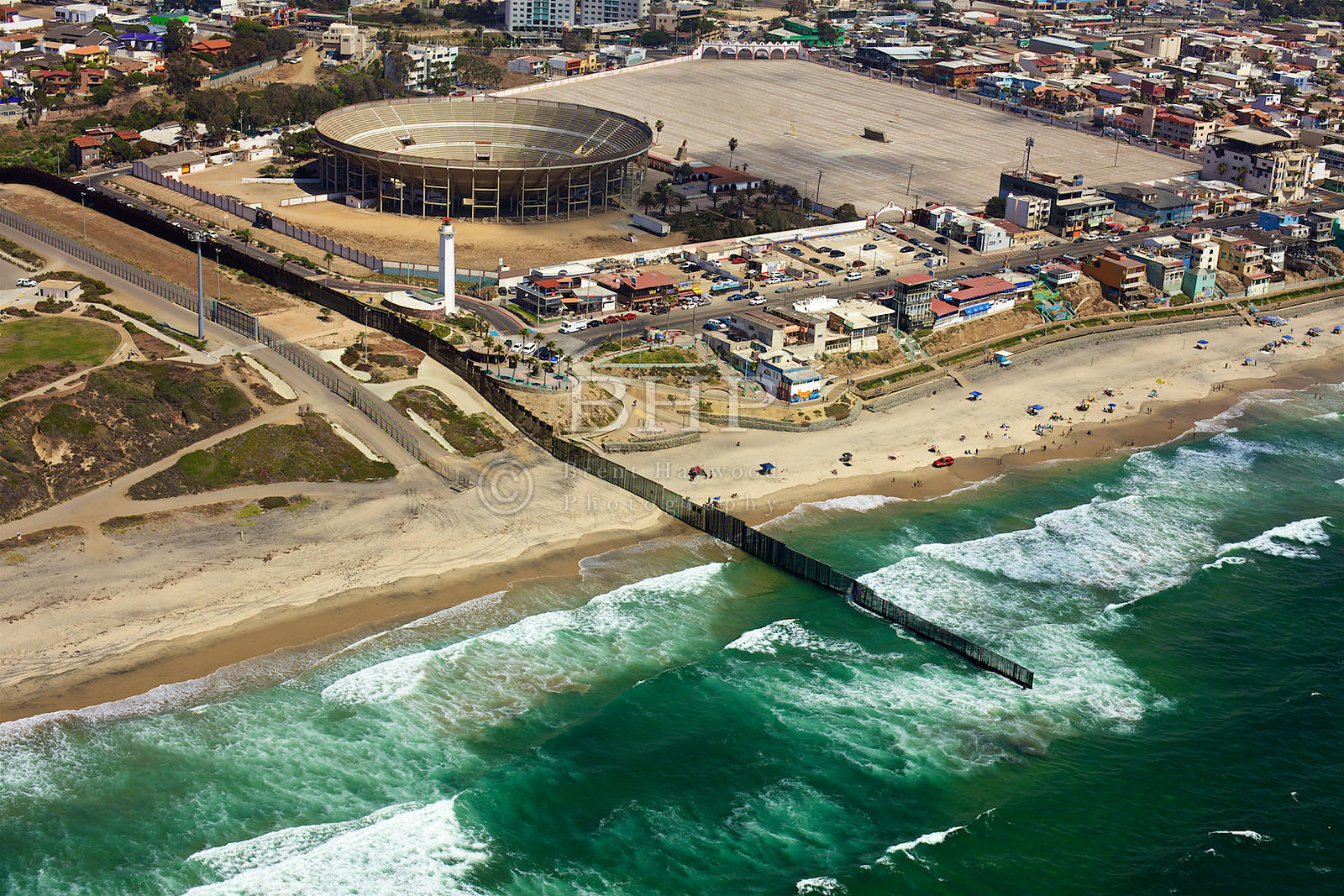 https://mdw-travel-data-us-east-1.s3.amazonaws.com/img/country/Mexico/San-Diego---Tijuana-Border-Crossing/img_02.jpg