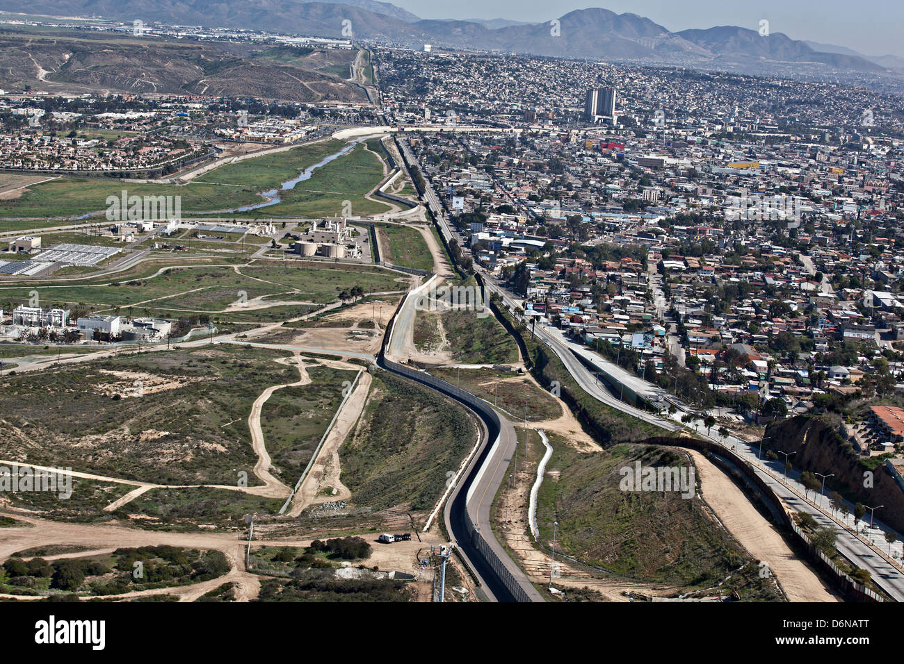 https://mdw-travel-data-us-east-1.s3.amazonaws.com/img/country/Mexico/San-Diego---Tijuana-Border-Crossing/img_03.jpg