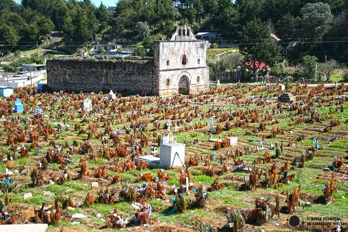 https://mdw-travel-data-us-east-1.s3.amazonaws.com/img/country/Mexico/San-Juan-Chamula-Cemetery/img_01.jpg