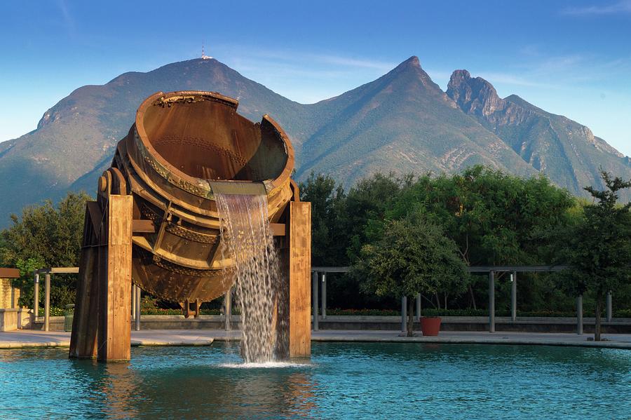 https://mdw-travel-data-us-east-1.s3.amazonaws.com/img/country/Mexico/Santa-Lucia-Riverwalk/img_02.jpg