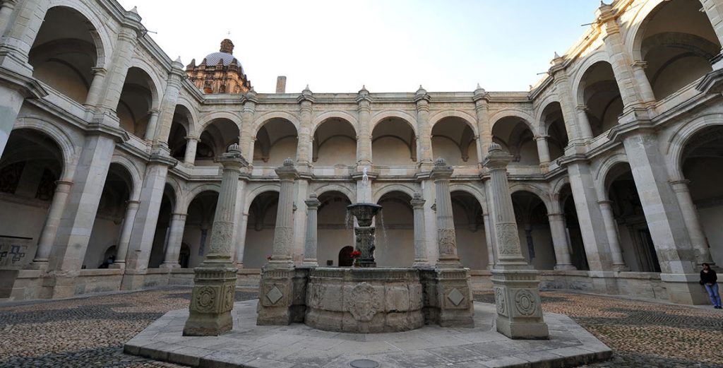 https://mdw-travel-data-us-east-1.s3.amazonaws.com/img/country/Mexico/Santo-Domingo-Cultural-Center/img_02.jpg