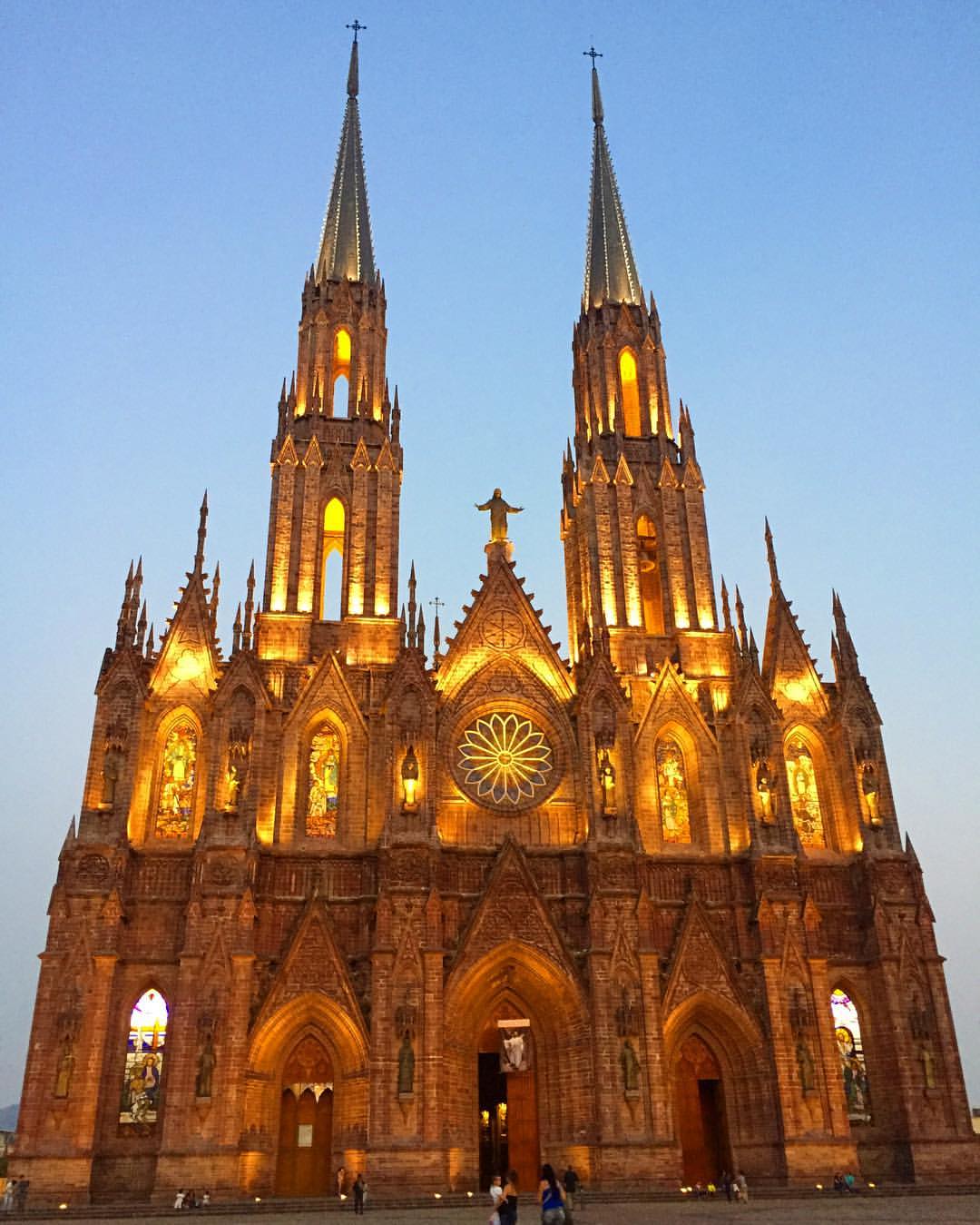 https://mdw-travel-data-us-east-1.s3.amazonaws.com/img/country/Mexico/Santuario-Diocesano-de-Nuestra-Senora-de-Guadalupe/img_03.jpg