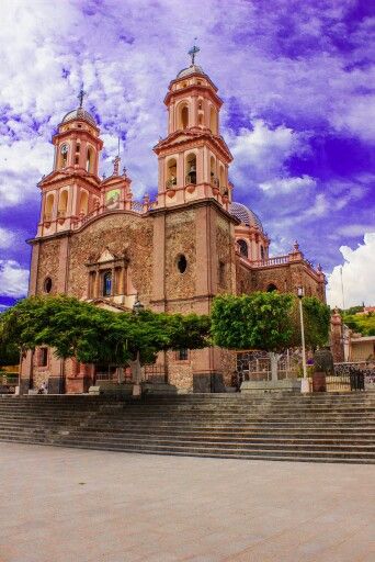 https://mdw-travel-data-us-east-1.s3.amazonaws.com/img/country/Mexico/Santuario-de-Guadalupe/img_02.jpg