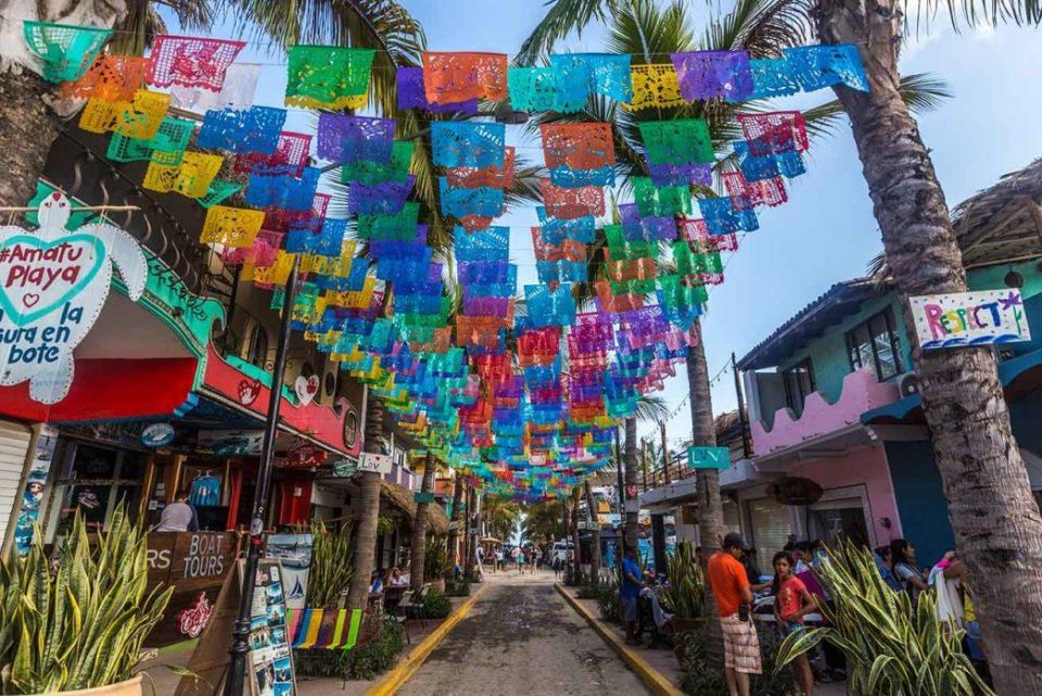 https://mdw-travel-data-us-east-1.s3.amazonaws.com/img/country/Mexico/Sayulita/img_00.jpg