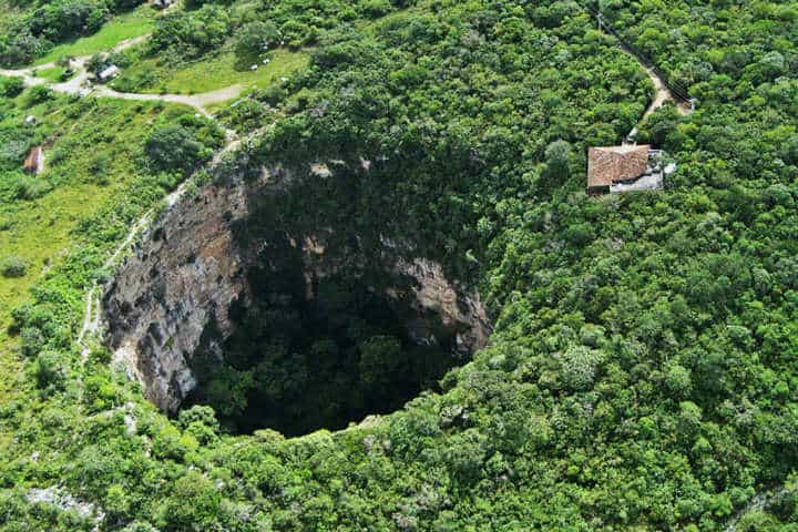 https://mdw-travel-data-us-east-1.s3.amazonaws.com/img/country/Mexico/Sima-de-las-Cotorras/img_00.jpg