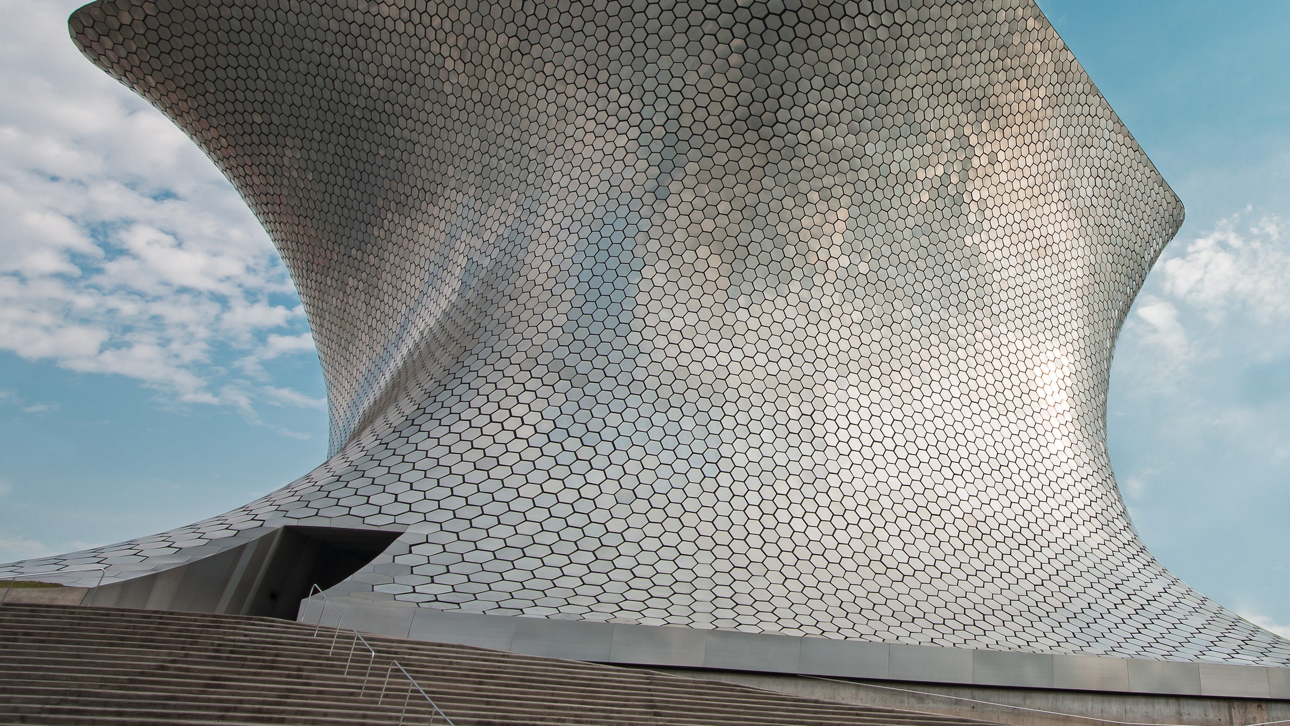 https://mdw-travel-data-us-east-1.s3.amazonaws.com/img/country/Mexico/Soumaya-Museum/img_02.jpg