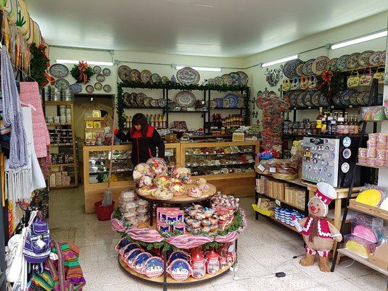 https://mdw-travel-data-us-east-1.s3.amazonaws.com/img/country/Mexico/Street-of-Candies/img_03.jpg
