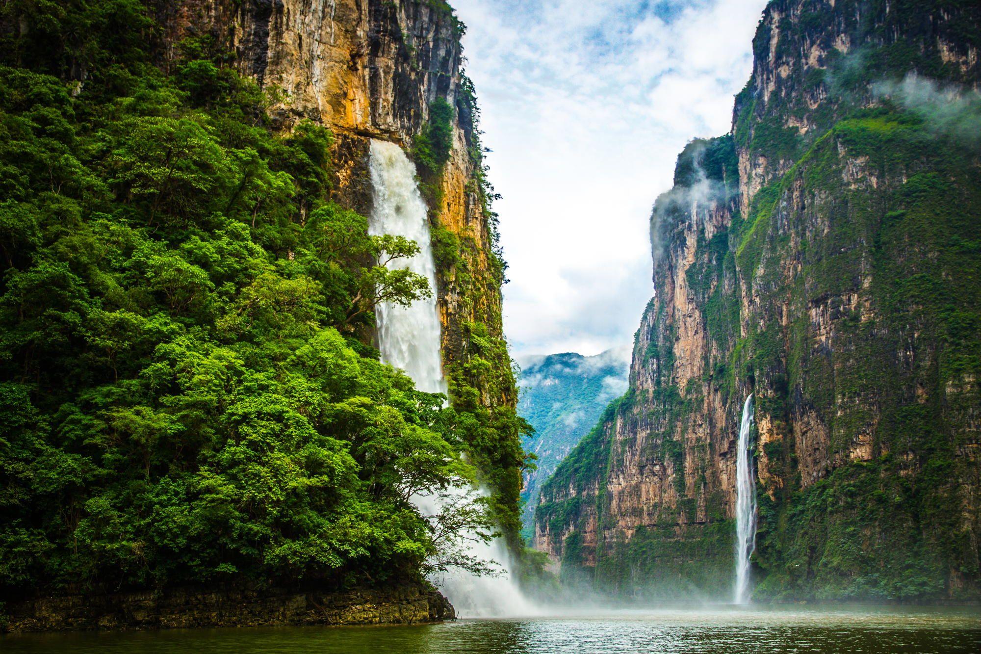 https://mdw-travel-data-us-east-1.s3.amazonaws.com/img/country/Mexico/Sumidero-Canyon/img_00.jpg