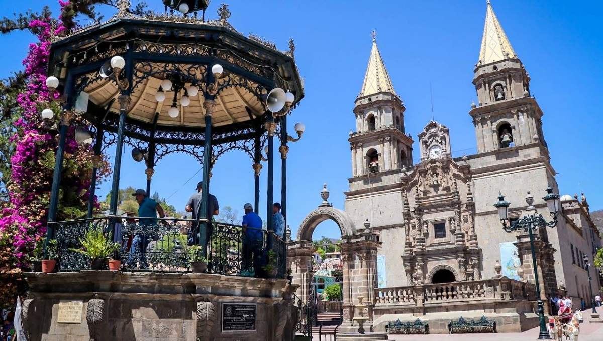 https://mdw-travel-data-us-east-1.s3.amazonaws.com/img/country/Mexico/Talpa-de-Allende/img_02.jpg