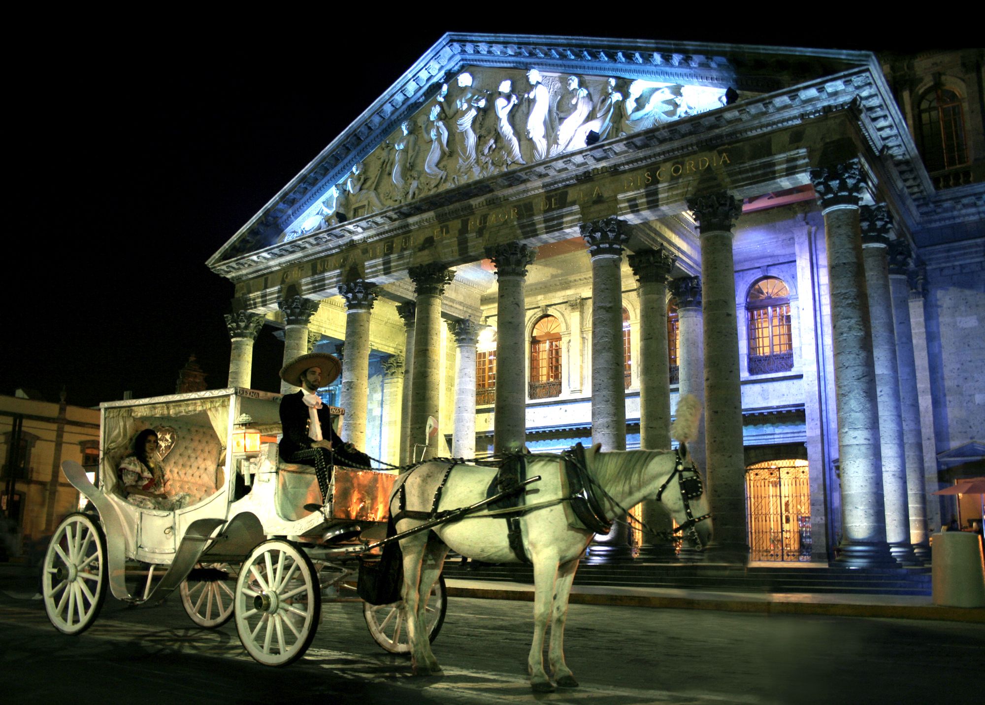 https://mdw-travel-data-us-east-1.s3.amazonaws.com/img/country/Mexico/Teatro-Degollado/img_00.jpg
