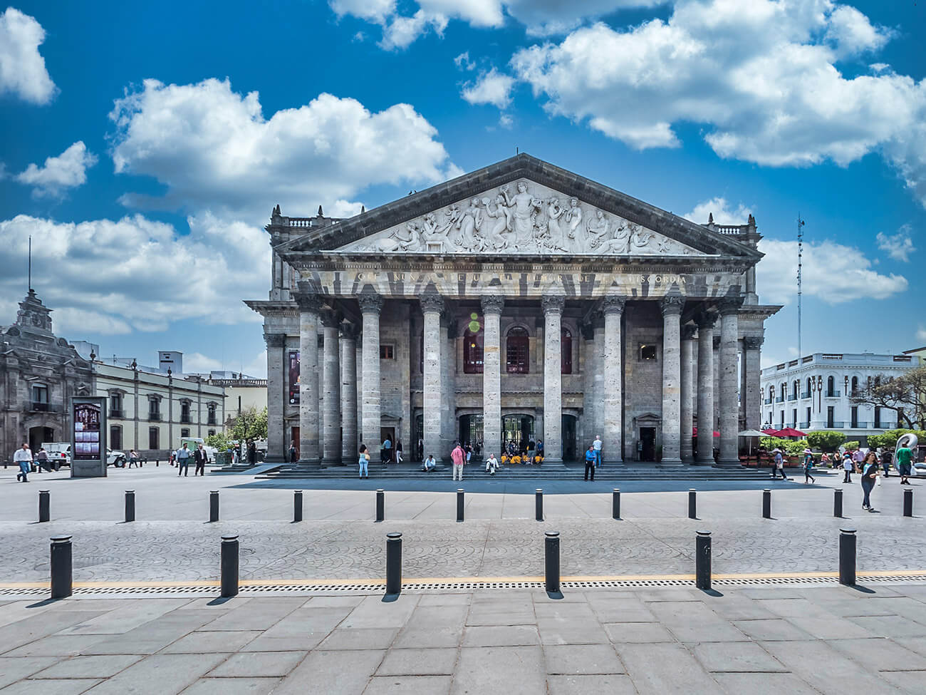 https://mdw-travel-data-us-east-1.s3.amazonaws.com/img/country/Mexico/Teatro-Degollado/img_03.jpg