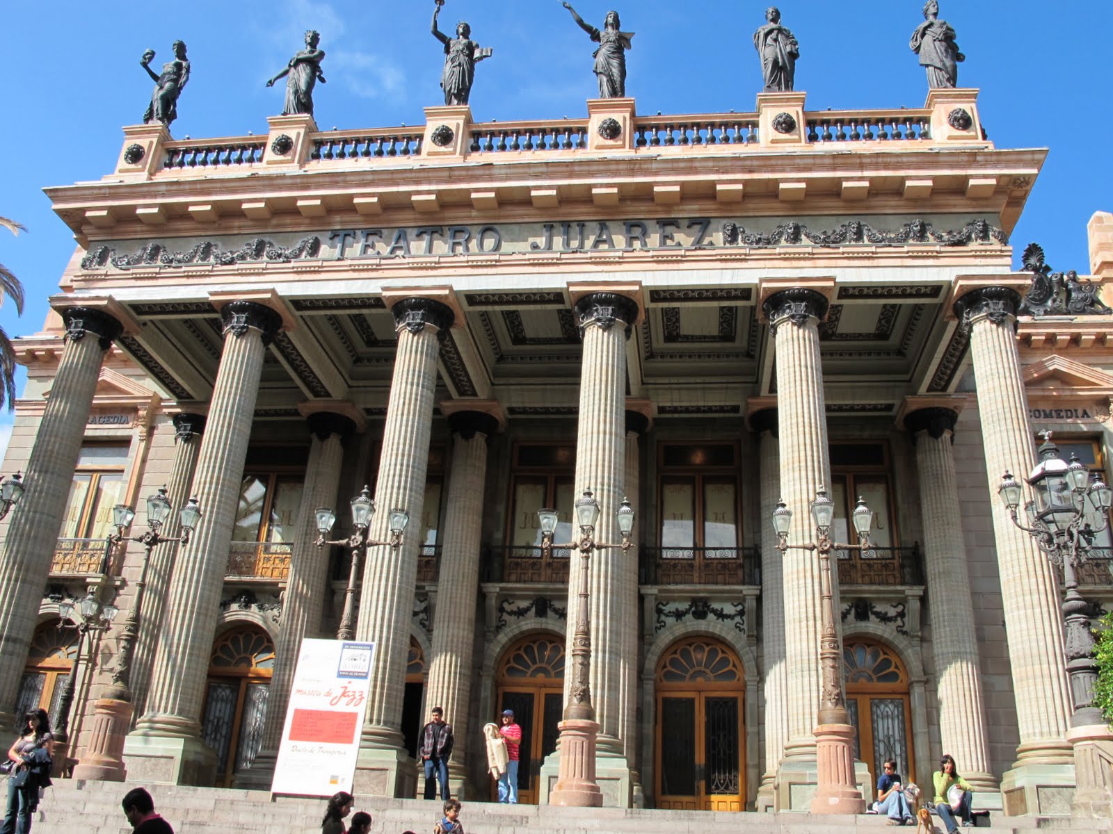 https://mdw-travel-data-us-east-1.s3.amazonaws.com/img/country/Mexico/Teatro-Juarez/img_00.jpg