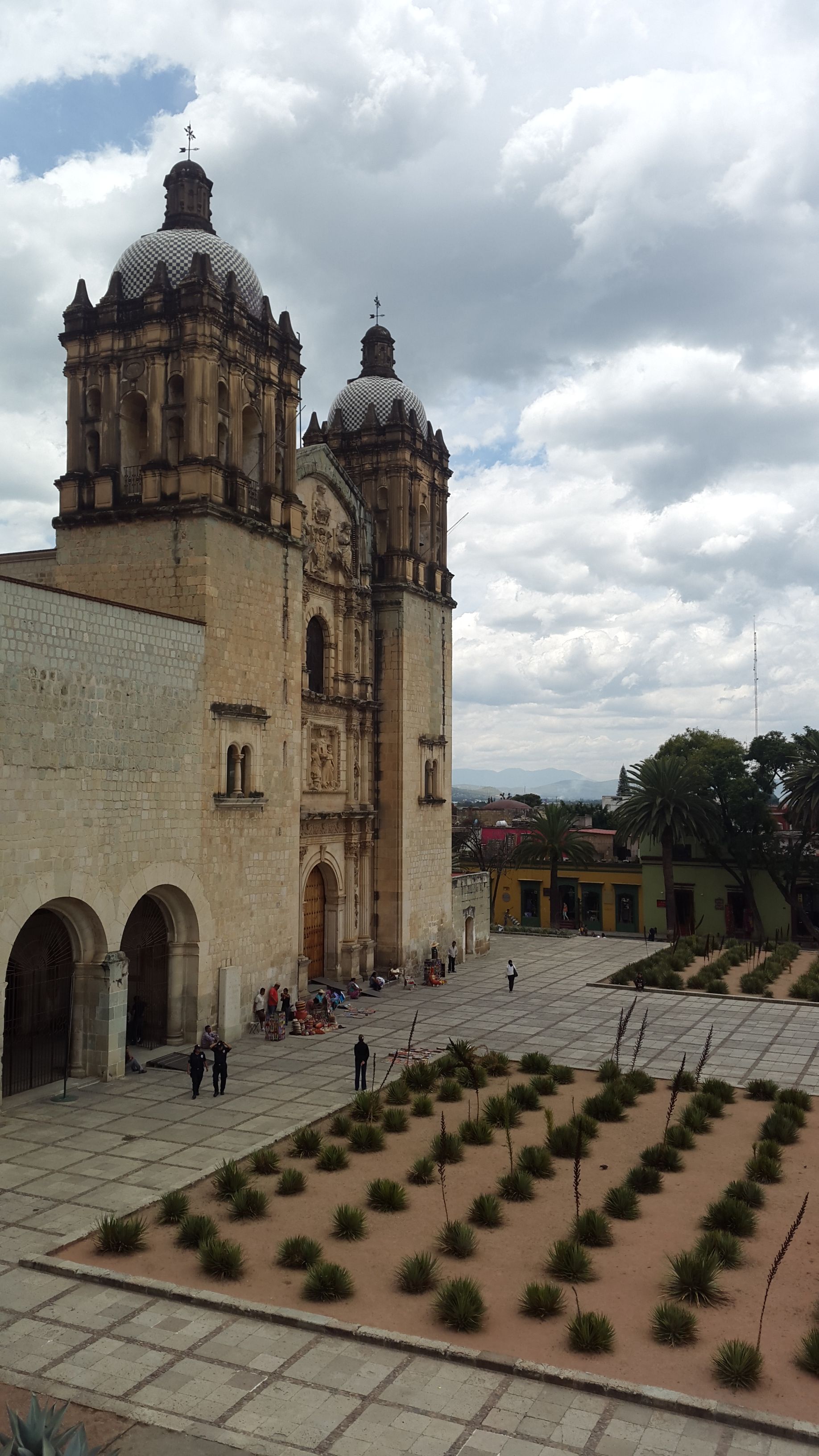 https://mdw-travel-data-us-east-1.s3.amazonaws.com/img/country/Mexico/Templo-de-Santo-Domingo-de-Guzman/img_03.jpg