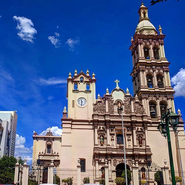 https://mdw-travel-data-us-east-1.s3.amazonaws.com/img/country/Mexico/The-Metropolitan-Cathedral-of-Our-Lady-of-Monterrey/img_00.jpg