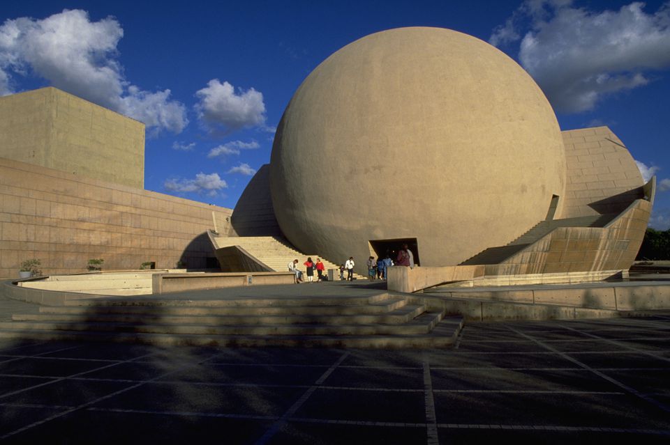 https://mdw-travel-data-us-east-1.s3.amazonaws.com/img/country/Mexico/Tijuana-Cultural-Center/img_01.jpg