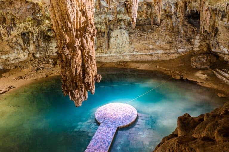 https://mdw-travel-data-us-east-1.s3.amazonaws.com/img/country/Mexico/Tulum-Cenotes/img_02.jpg