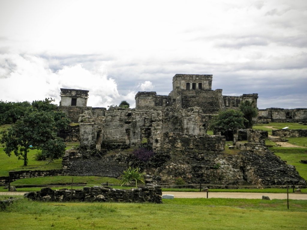 https://mdw-travel-data-us-east-1.s3.amazonaws.com/img/country/Mexico/Tulum-National-Park/img_01.jpg