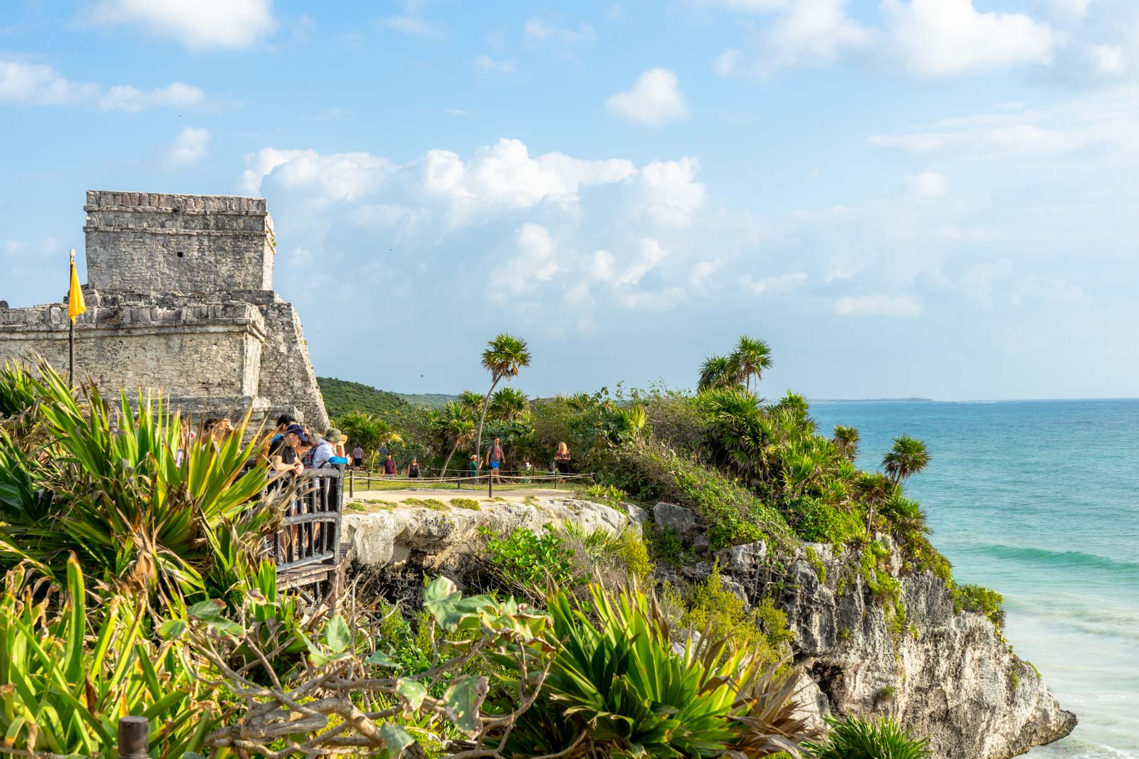 https://mdw-travel-data-us-east-1.s3.amazonaws.com/img/country/Mexico/Tulum-Ruins/img_02.jpg
