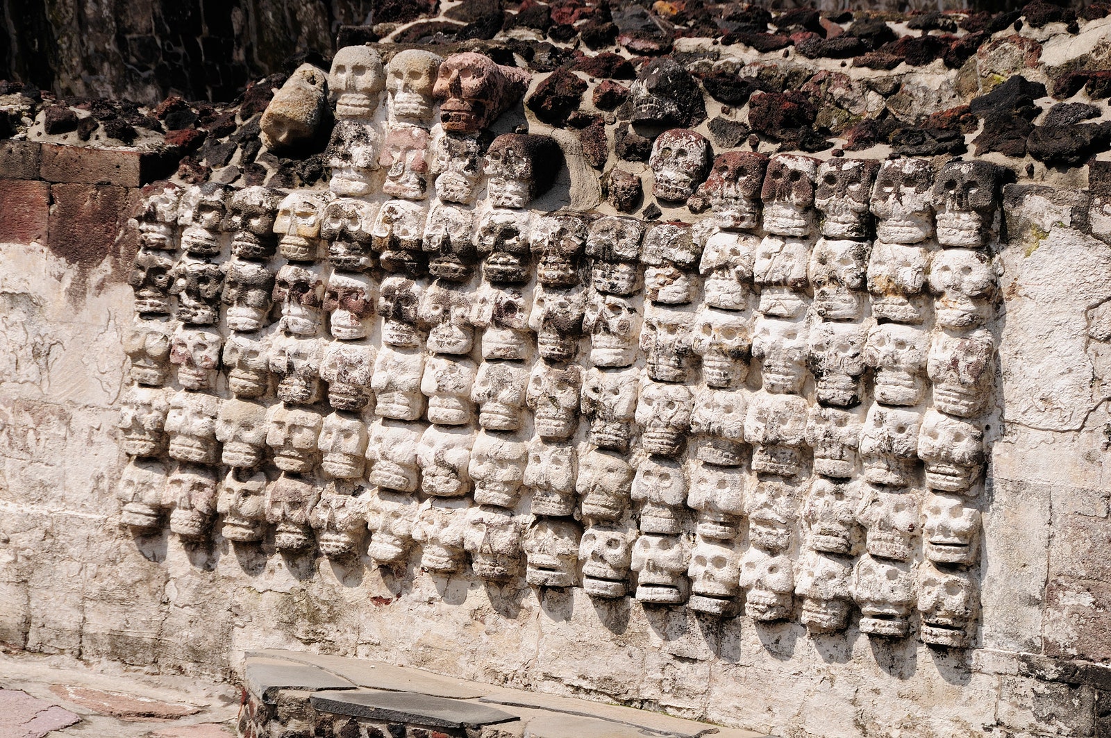 https://mdw-travel-data-us-east-1.s3.amazonaws.com/img/country/Mexico/Tzompantli/img_00.jpg