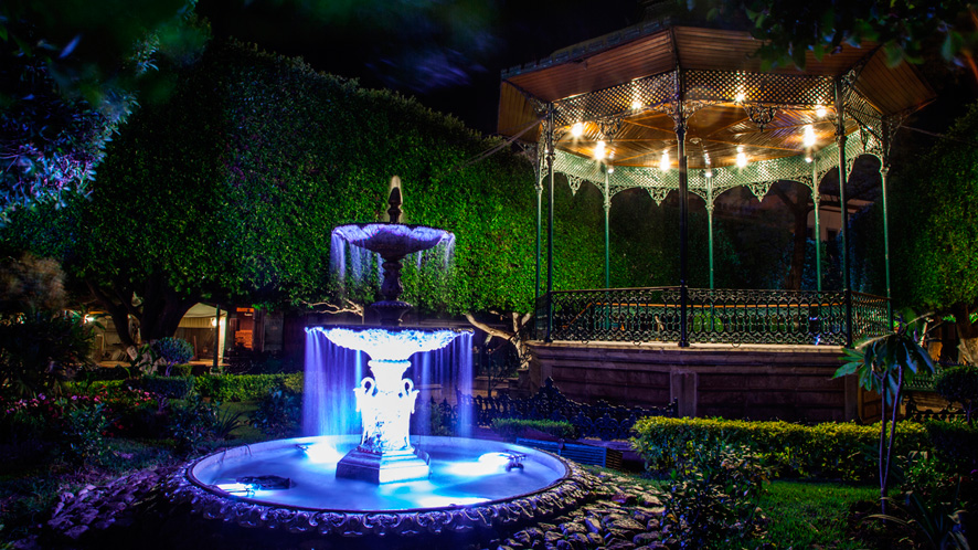 https://mdw-travel-data-us-east-1.s3.amazonaws.com/img/country/Mexico/Union-Garden-Jardin-de-la-Union/img_00.jpg