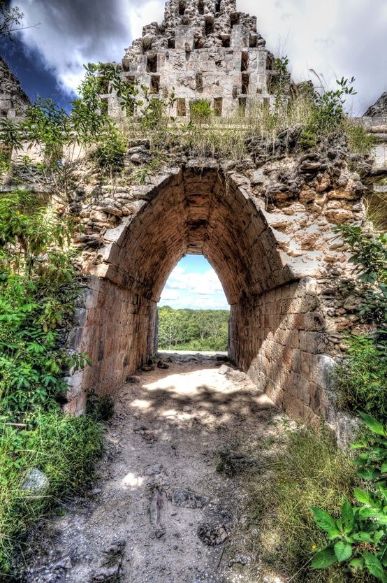 https://mdw-travel-data-us-east-1.s3.amazonaws.com/img/country/Mexico/Uxmal/img_00.jpg