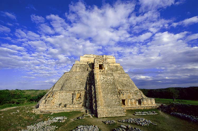 https://mdw-travel-data-us-east-1.s3.amazonaws.com/img/country/Mexico/Uxmal/img_02.jpg